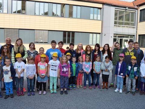 274 Ballons steigen mit guten Wünschen in den Himmel