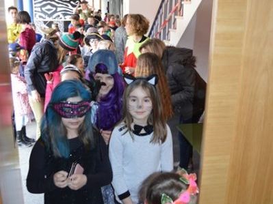 Großer Andrang herrschte vor der Turnhalle ;)